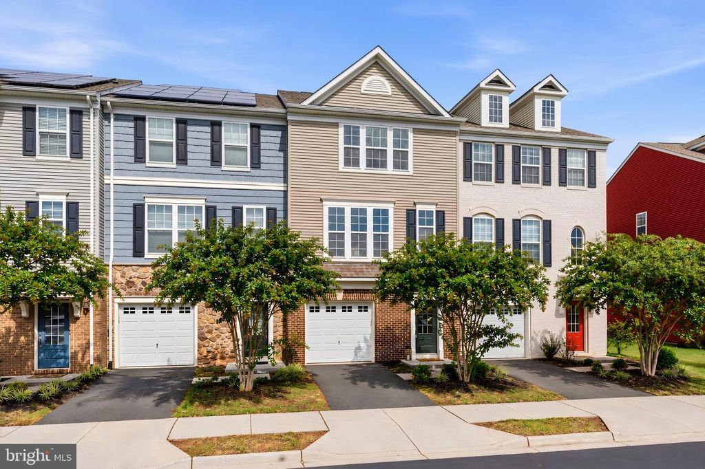 8552 FORTROSE DR, Manassas, VA 20109