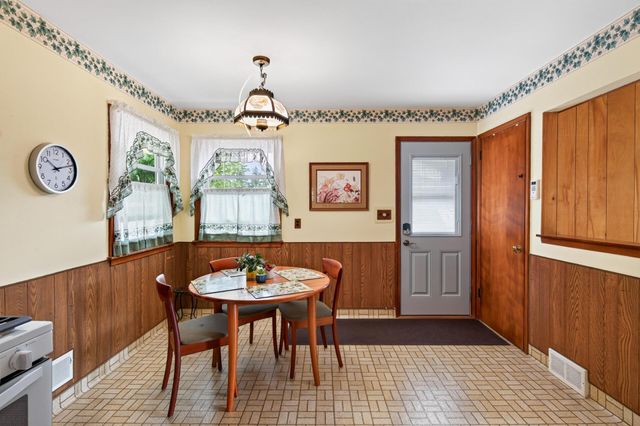 1225 Skillman Avenue E, Maplewood, MN 55109