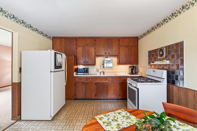 1225 Skillman Avenue E, Maplewood, MN 55109