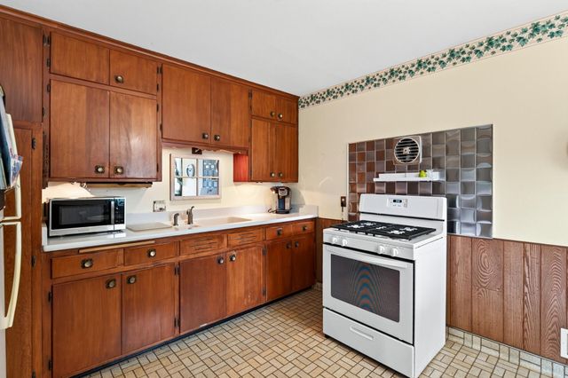 1225 Skillman Avenue E, Maplewood, MN 55109