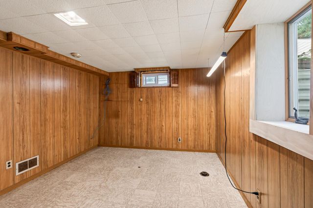 1225 Skillman Avenue E, Maplewood, MN 55109