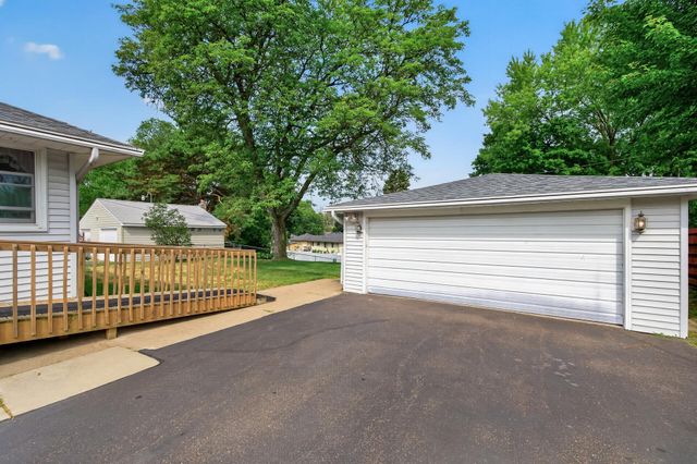 1225 Skillman Avenue E, Maplewood, MN 55109
