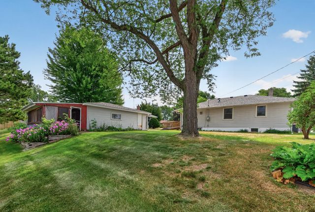 1225 Skillman Avenue E, Maplewood, MN 55109