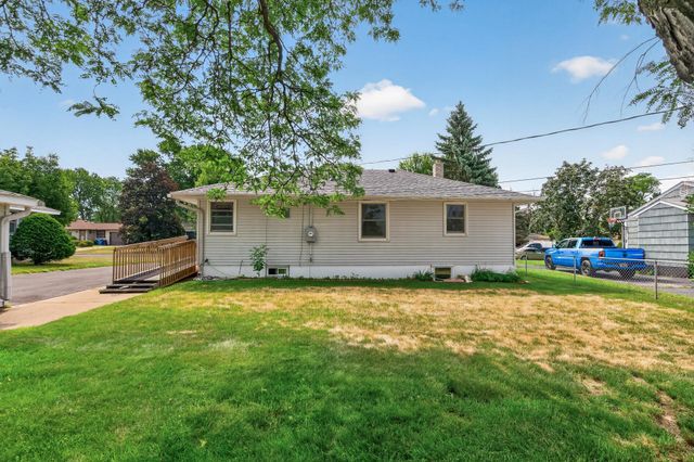 1225 Skillman Avenue E, Maplewood, MN 55109