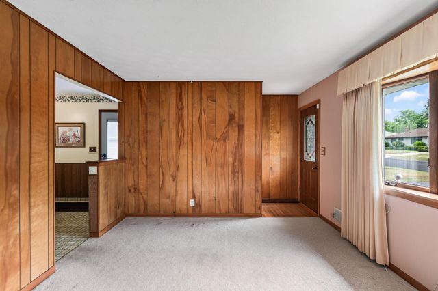 1225 Skillman Avenue E, Maplewood, MN 55109