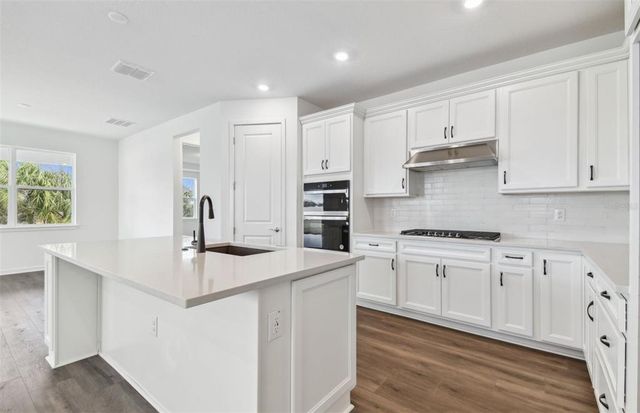 37252 CLINCH CIRCLE, Zephyrhills, FL 33540