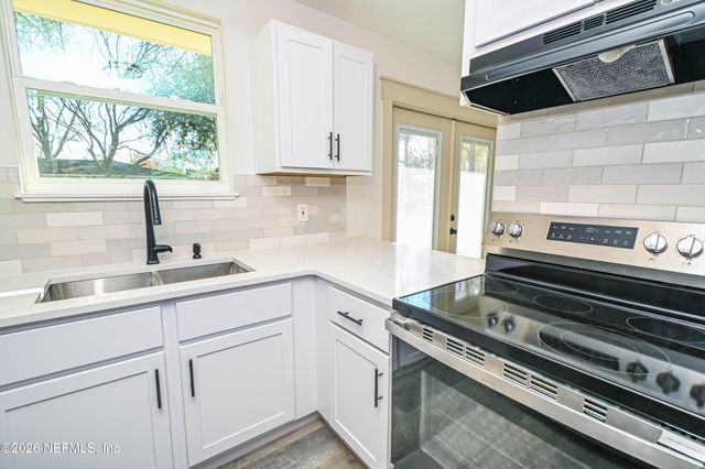 406 BARBARA Circle, Macclenny, FL 32063