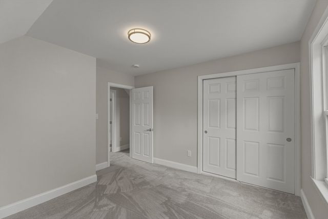 12 L St, Lowell, MA 01850