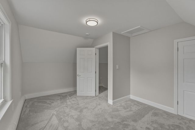 12 L St, Lowell, MA 01850