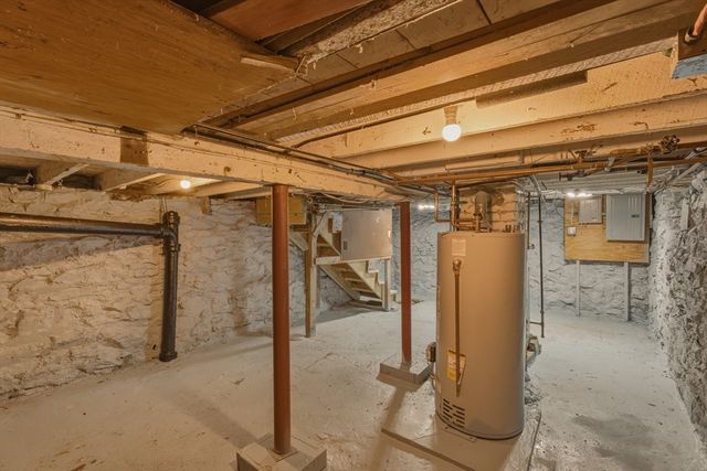 12 L St, Lowell, MA 01850