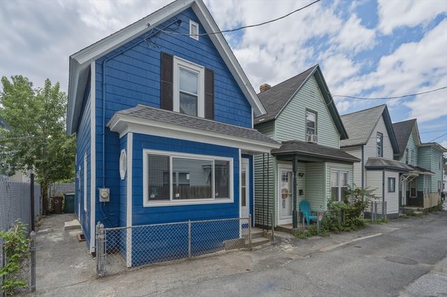 12 L St, Lowell, MA 01850