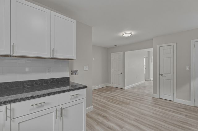 12 L St, Lowell, MA 01850