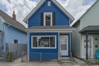 12 L St, Lowell, MA 01850