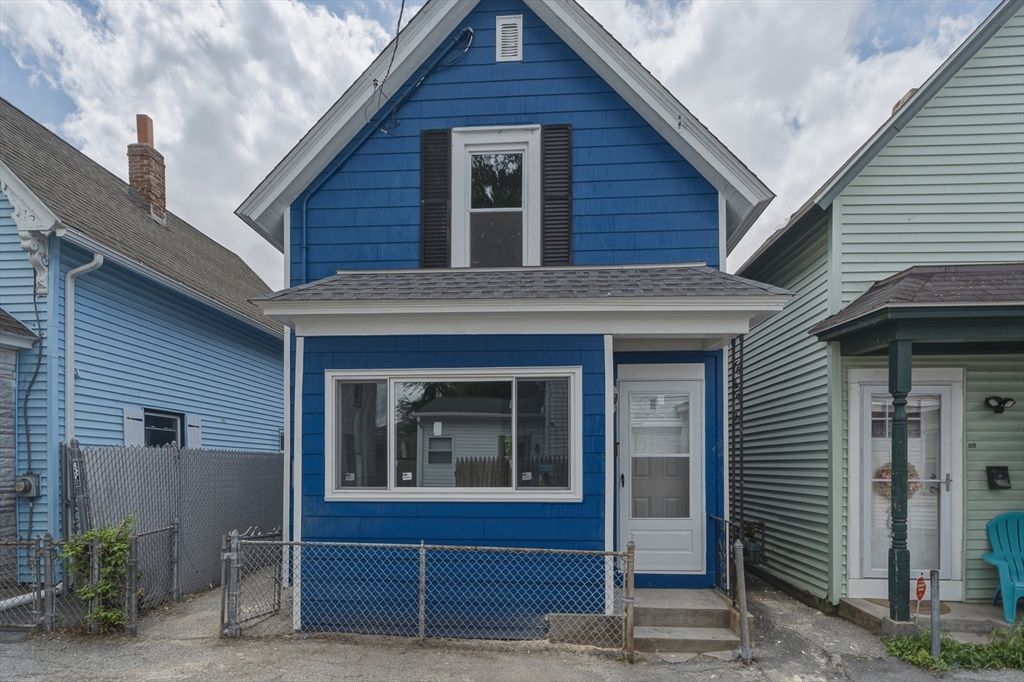 12 L St, Lowell, MA 01850