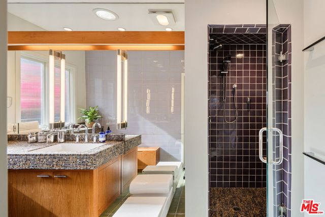2940 N Beachwood Drive, Los Angeles, CA 90068