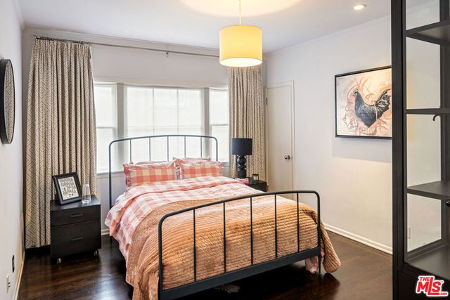2940 N Beachwood Drive, Los Angeles, CA 90068
