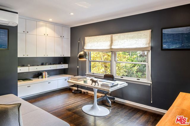 2940 N Beachwood Drive, Los Angeles, CA 90068