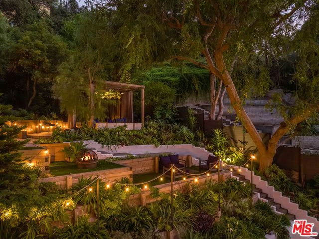 2940 N Beachwood Drive, Los Angeles, CA 90068