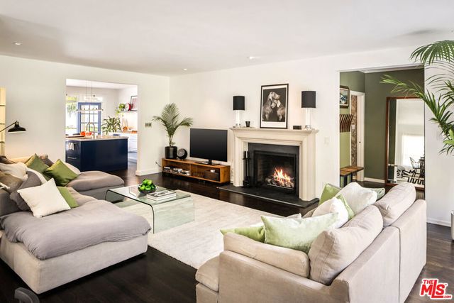 2940 N Beachwood Drive, Los Angeles, CA 90068