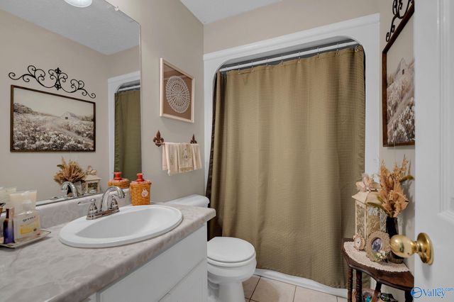 352 J B Hawkins Road, Gurley, AL 35748