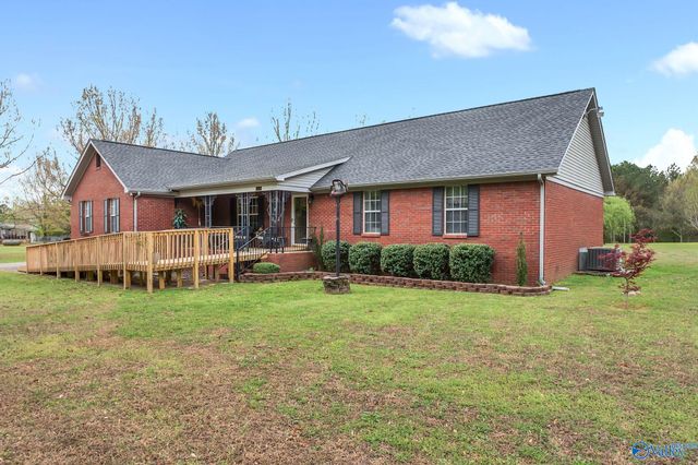 352 J B Hawkins Road, Gurley, AL 35748