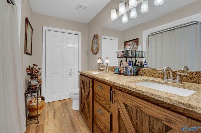 352 J B Hawkins Road, Gurley, AL 35748