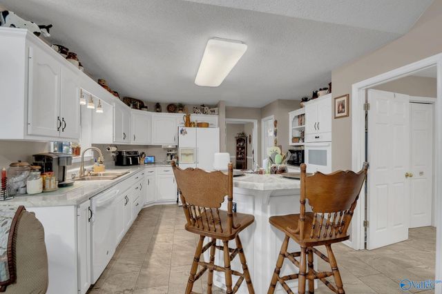 352 J B Hawkins Road, Gurley, AL 35748