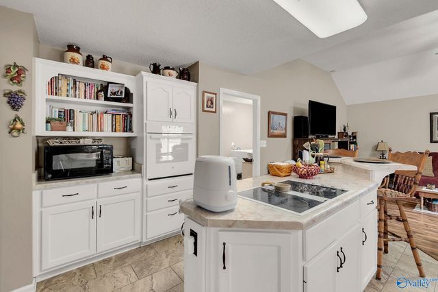 352 J B Hawkins Road, Gurley, AL 35748