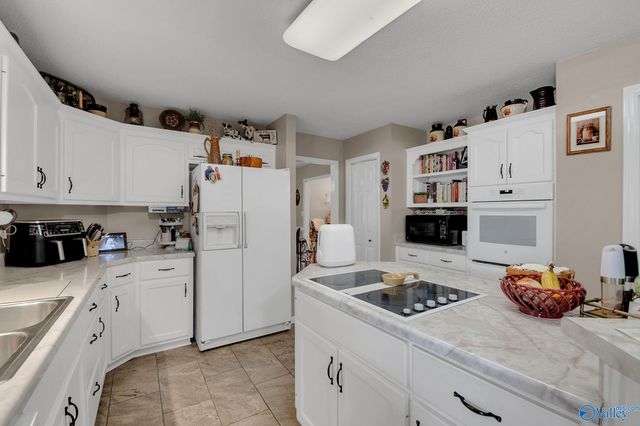 352 J B Hawkins Road, Gurley, AL 35748