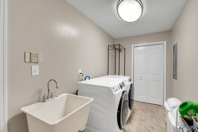 352 J B Hawkins Road, Gurley, AL 35748