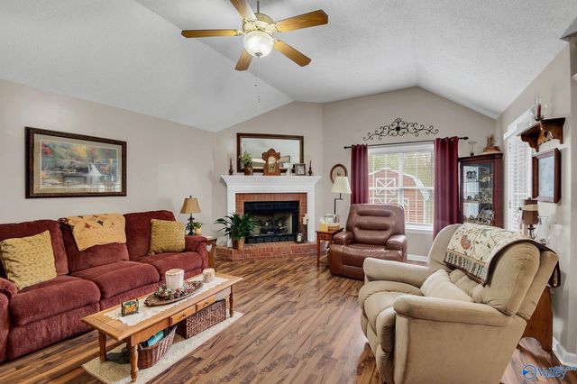 352 J B Hawkins Road, Gurley, AL 35748