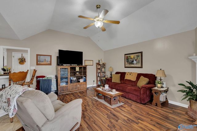 352 J B Hawkins Road, Gurley, AL 35748