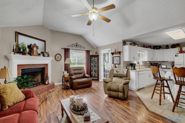 352 J B Hawkins Road, Gurley, AL 35748