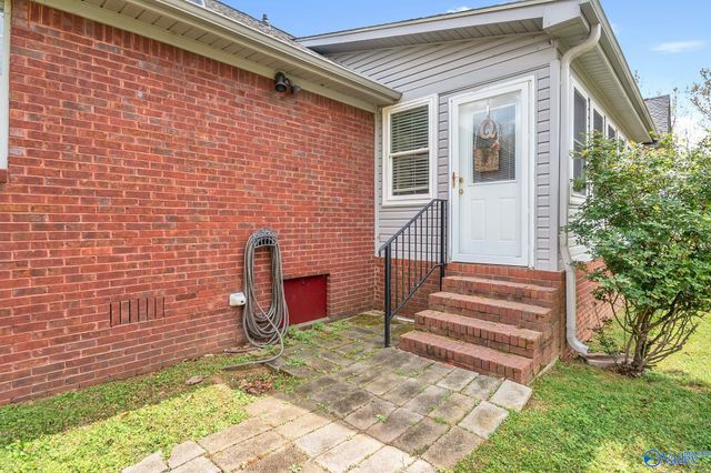 352 J B Hawkins Road, Gurley, AL 35748