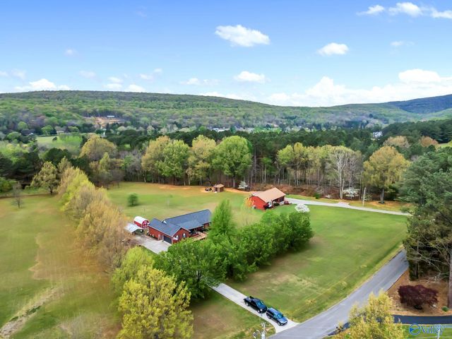 352 J B Hawkins Road, Gurley, AL 35748