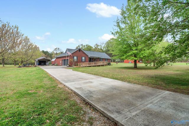 352 J B Hawkins Road, Gurley, AL 35748