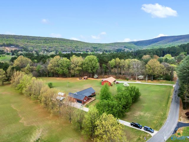 352 J B Hawkins Road, Gurley, AL 35748