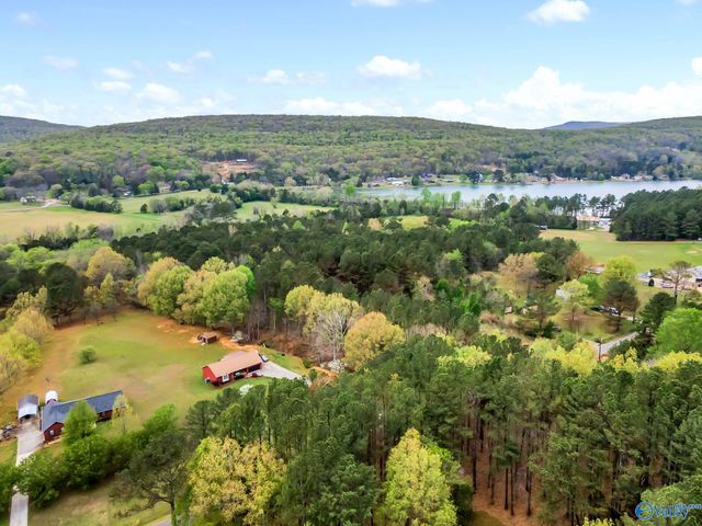 352 J B Hawkins Road, Gurley, AL 35748