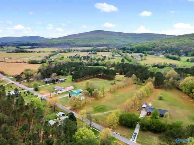 352 J B Hawkins Road, Gurley, AL 35748