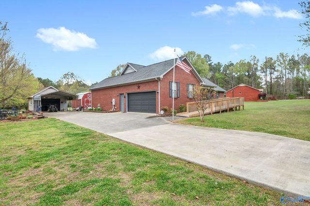 352 J B Hawkins Road, Gurley, AL 35748