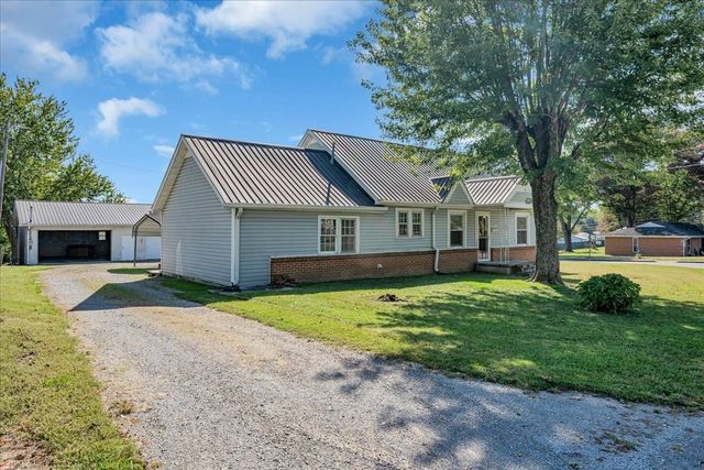 416 Juniper Ln, Smithville, TN 37166