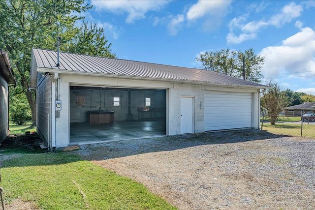 416 Juniper Ln, Smithville, TN 37166