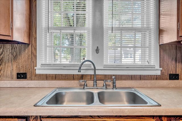 416 Juniper Ln, Smithville, TN 37166