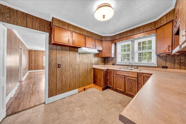 416 Juniper Ln, Smithville, TN 37166