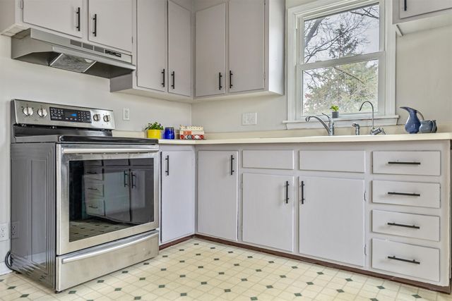 16 Seneca Avenue, Essex Junction, VT 05452