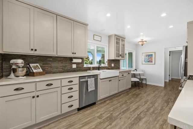 2194 Foothill Drive, Vista, CA 92084