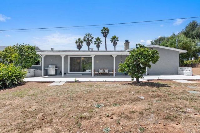 2194 Foothill Drive, Vista, CA 92084