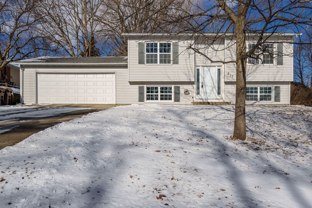 617 E 3rd Street, Byron, IL 61010