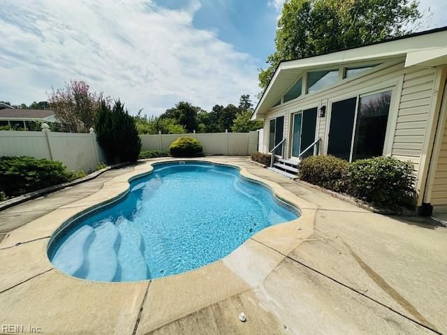19 Prince James DR, Hampton, VA 23669