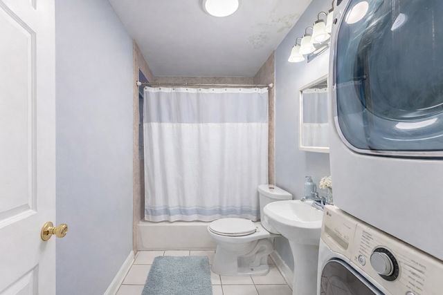 7628 S Essex Avenue 1N, Chicago, IL 60649